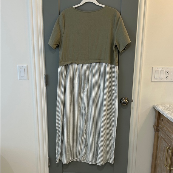 Everly Rose Olive and White Striped Short Sleeve Dress Size Large New - Picture 5 of 5
